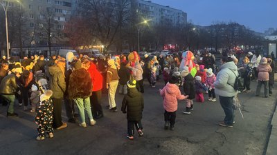 У Південноукраїнську відбулася вулична вечірка "Поборемо темряву": люди збирали донати для ЗСУ У Південноукраїнську відбулася вулична вечірка "Поборемо темряву": люди збирали донати для ЗСУ