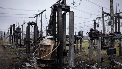 Світло на Чернігівщині: армія РФ FPV-дроном поцілила по енергообладнанню