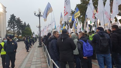 У Києві під Радою протестують власники авто на єврономерах У Києві під Радою протестують власники авто на єврономерах