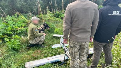 Безпілотники виявили за допомогою службового пса Безпілотники виявили за допомогою службового пса
