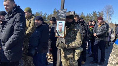 У Полтаві прощаються із загиблим воїном У Полтаві прощаються із загиблим воїном