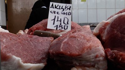 Скільки коштує м'ясо і сало на Житньому ринку Житомира: чи зросли ціни і чи є попит Скільки коштує м'ясо і сало на Житньому ринку Житомира: чи зросли ціни і чи є попит