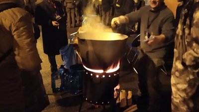 Варта на Банковій: майже всі розійшлися, зберуться ввечері Варта на Банковій: майже всі розійшлися, зберуться ввечері