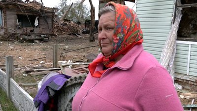 Тікали від обстрілів – потрапили під авіаудар. Як живуть люди після авіаударів по селу Іванівка на Чернігівщині Тікали від обстрілів – потрапили під авіаудар. Як живуть люди після авіаударів по селу Іванівка на Чернігівщині