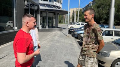 Понад 500 км пішки: волонтер дійшов з Києва до Запоріжжя, щоб зібрати мільйон гривень Понад 500 км пішки: волонтер дійшов з Києва до Запоріжжя, щоб зібрати мільйон гривень