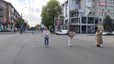 У Полтаві провели акцію-нагадування про хвилину мовчання У Полтаві провели акцію-нагадування про хвилину мовчання