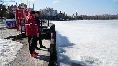 На Тернопільщині нагородять поліцейського, який врятував жінок, що провалилися під лід На Тернопільщині нагородять поліцейського, який врятував жінок, що провалилися під лід