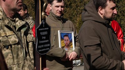 У Калуші на Франківщині попрощалися із двома героями, полеглими у російсько-українській війні