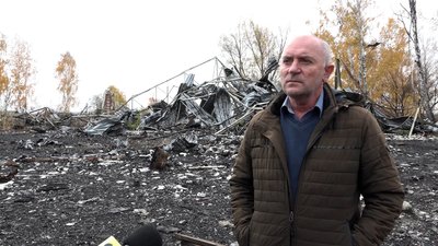 "Не знаю, як зимувати", – житель селища Ставище на Житомирщині показує пошкоджене обстрілами житло "Не знаю, як зимувати", – житель селища Ставище на Житомирщині показує пошкоджене обстрілами житло