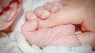 У Кропивницькому батьки, які відмовилися від дитини, заберуть її додому
