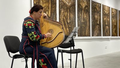 Українські пісні в супроводі бандури та гітари: черкаські музиканти збирали кошти на ЗСУ
