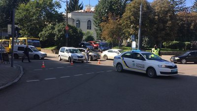 Студенти-першокурсники у Луцьку влаштували урочисту ходу Студенти-першокурсники у Луцьку влаштували урочисту ходу