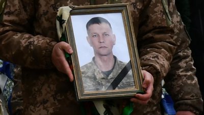 У Ніжині й Прилуках попрощалися з бійцями, які загинули на сході України У Ніжині й Прилуках попрощалися з бійцями, які загинули на сході України