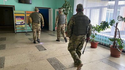 На Київщині 10 жовтня поліція перевіряє погрози про замінування шкіл