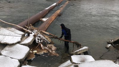 В Івано-Франківську до Водохреща водолази обстежили дно двох Бистриць В Івано-Франківську до Водохреща водолази обстежили дно двох Бистриць