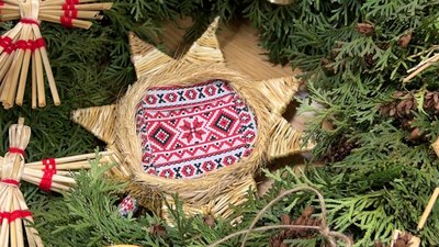 "До різдвяного вінка обов’язково додаю елементи українського стилю", – житомирська майстриня Вікторія Ярошенко "До різдвяного вінка обов’язково додаю елементи українського стилю", – житомирська майстриня Вікторія Ярошенко