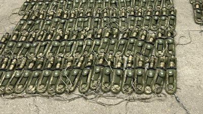 Буковинця підозрюють у контрабанді бойових ножів, які він віз разом з гуманітарною допомогою