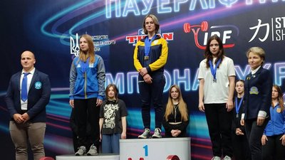 17-річна спортсменка з Хмельниччини стала чемпіонкою України з пауерліфтингу