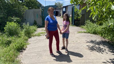 Евакуація місцеві жителі діти Миколаївка Донеччина Евакуація місцеві жителі діти Миколаївка Донеччина