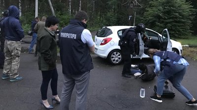 Посадовця з колонії на Рівненщині затримали за продаж наркотиків в'язням
