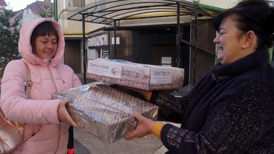 "Волонтерські рецепти". У Трускавецькій громаді жінки печуть смаколики для бійців та переселенців "Волонтерські рецепти". У Трускавецькій громаді жінки печуть смаколики для бійців та переселенців