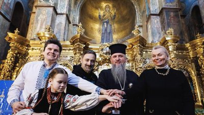 Погашення різдвяної марки у Софійському соборі, Київ, Україна