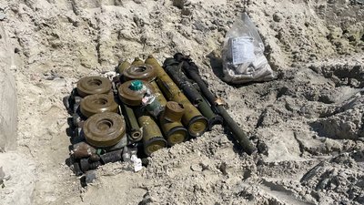 Поліція Київщини передала музею "Чорнобиль" речі і залишки боєприпасів РФ