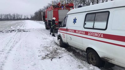 Ожеледиця на дорогах. Рятувальники Миколаївщини допомагають водіям Ожеледиця на дорогах. Рятувальники Миколаївщини допомагають водіям