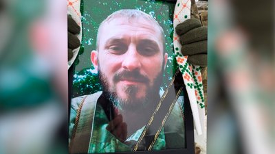 На Чернігівщині в останню путь провели двох військових ЗСУ На Чернігівщині в останню путь провели двох військових ЗСУ