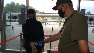 Львівський аеропорт відновив свою роботу, але з обмеженнями Львівський аеропорт відновив свою роботу, але з обмеженнями