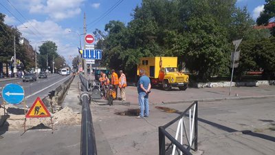 Роботи газівниками по заміні газопроводу на вулиці Кам'янецька. Фото: АТ "Хмельницькгаз" Роботи газівниками по заміні газопроводу на вулиці Кам'янецька. Фото: АТ "Хмельницькгаз"