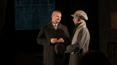 Фрагмент з вистави "Диригент Янголів". Фрагмент з вистави "Диригент Янголів".