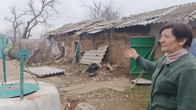 Життя під обстрілами. Історія жінки, яка відновлює пошкоджений будинок на Миколаївщині Життя під обстрілами. Історія жінки, яка відновлює пошкоджений будинок на Миколаївщині
