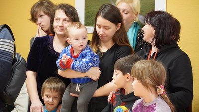 Переселенці на відкритті прихистку для внутрішньо переміщених громадян у Фастові Переселенці на відкритті прихистку для внутрішньо переміщених громадян у Фастові