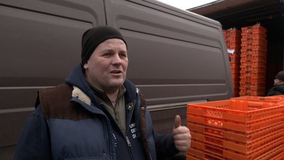 "Хліб за розкладом": як волонтери розвозять буханці по селах Донеччини за 5 км від фронту