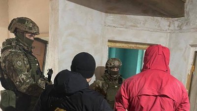 В Одесі трьох чоловіків підозрюють у виготовлені та розповсюдженні наркотиків В Одесі трьох чоловіків підозрюють у виготовлені та розповсюдженні наркотиків