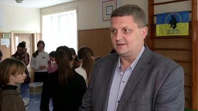Як у Рівному школярі разом з волонтеркою готували сухі супи на передову Як у Рівному школярі разом з волонтеркою готували сухі супи на передову