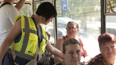 У черкаських тролейбусах контролери роз'яснюють як оплатити проїзд У черкаських тролейбусах контролери роз'яснюють як оплатити проїзд