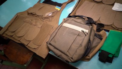 У Новосанжарському ліцеї на Полтавщині шиють військову амуніцію: хто долучається У Новосанжарському ліцеї на Полтавщині шиють військову амуніцію: хто долучається