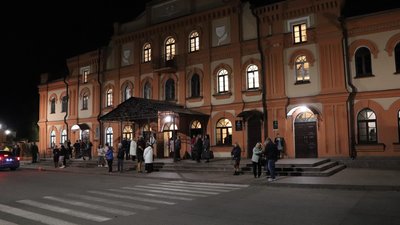 В Олександрії на Кіровоградщині показали виставу "Сто тисяч" з Богданом Бенюком В Олександрії на Кіровоградщині показали виставу "Сто тисяч" з Богданом Бенюком