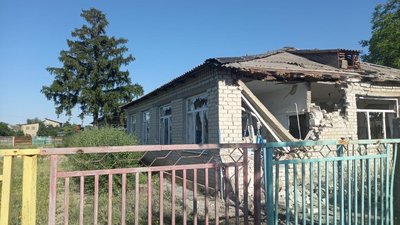 У Запорізькому районі окупаційна армія РФ обстріляла школу У Запорізькому районі окупаційна армія РФ обстріляла школу