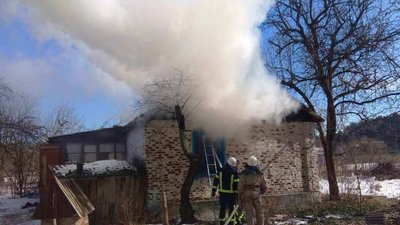 В Олешні під час пожежі у будинку виявили обгоріле тіло чоловіка В Олешні під час пожежі у будинку виявили обгоріле тіло чоловіка
