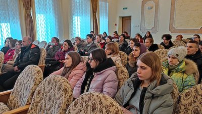 Лучан навчають, як надавати допомогу при кровотечі, опіках, зупинці серцебиття і кровообігу Лучан навчають, як надавати допомогу при кровотечі, опіках, зупинці серцебиття і кровообігу