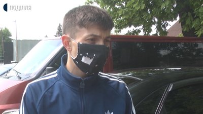Іван дорогою підвозить людей до міста і назад