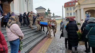 У Луцьку попрощалися із загиблим військовим Аркадієм Зайцевим У Луцьку попрощалися із загиблим військовим Аркадієм Зайцевим
