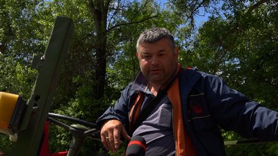 Уплав, пішки вбрід, на човнах та трактором: як у повінь доїхати до Чернігова Уплав, пішки вбрід, на човнах та трактором: як у повінь доїхати до Чернігова