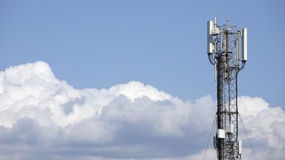 Атака на прикордоння: дрон поцілив по об'єкту зв'язку у Новгород-Сіверському районі