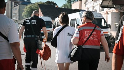 На Буковину повернулися ще шестеро студентів коледжу, які потрапили в ДТП у Франції На Буковину повернулися ще шестеро студентів коледжу, які потрапили в ДТП у Франції