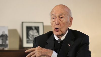 Німецька журналістка звинуватила екс-президента Франції у домаганні