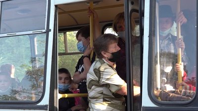 Переповнений автобус: в селі на Черкащині діти їдуть навчання навстоячки Переповнений автобус: в селі на Черкащині діти їдуть навчання навстоячки